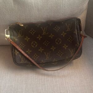 Authentic Louis Vuitton Pochette Accessories bag